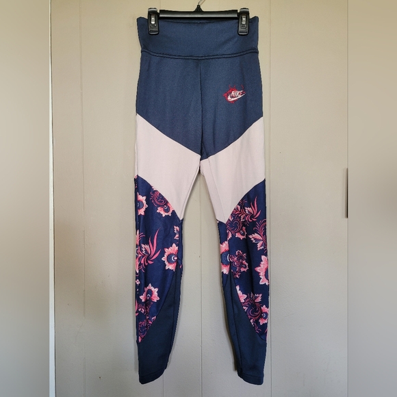NWOT Nike Sportswear Essential Floral Printed leggings - Picture 6 of 11